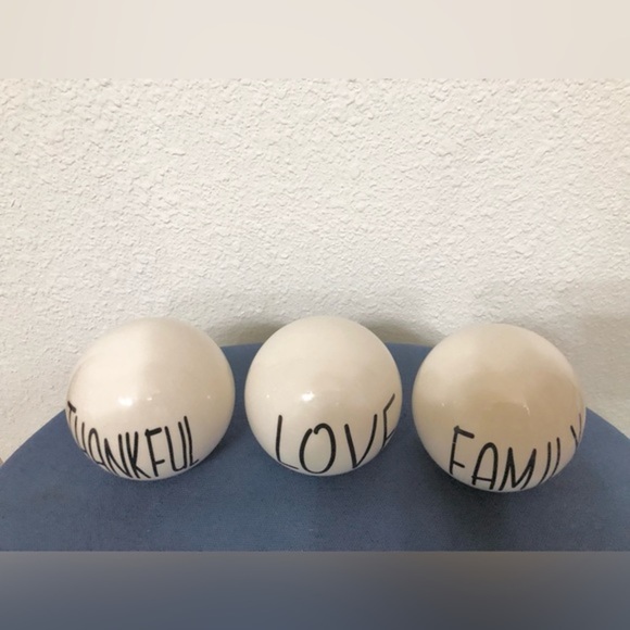 2 Ivory ceramic farmhouse tabletop paper weight decor Love Family Thankful new - Picture 9 of 15